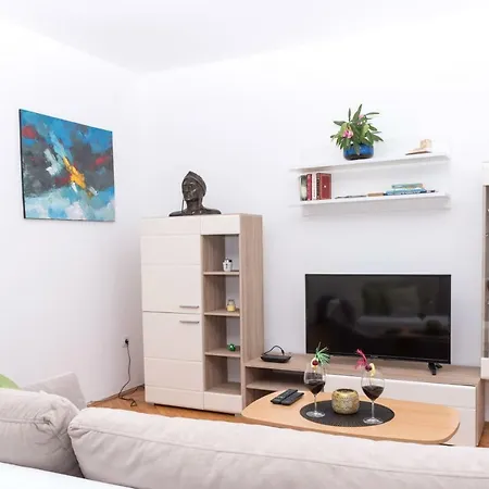 Rora Apartment