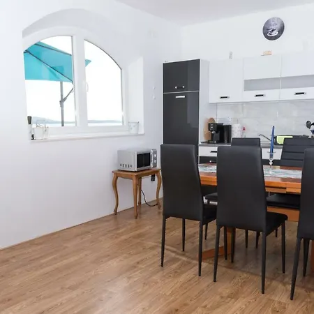 Rora Apartment